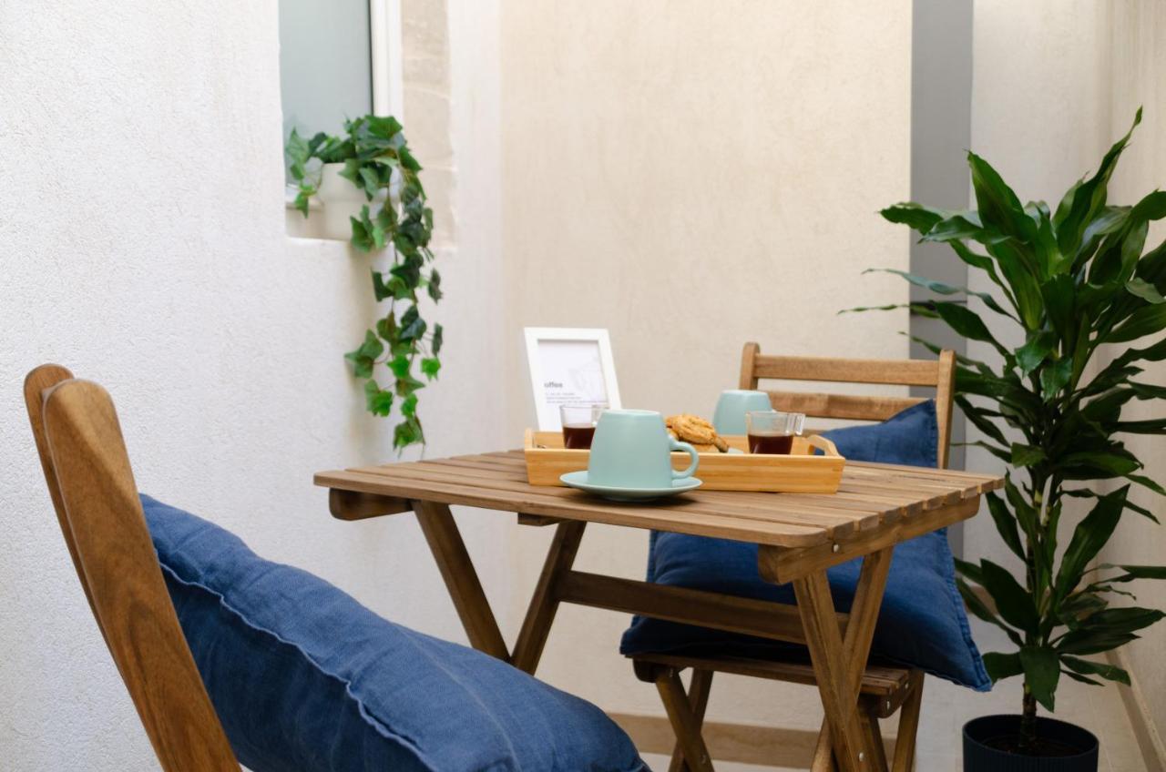 Modern Stone Apartment In The Heart Of Bari Eksteriør billede