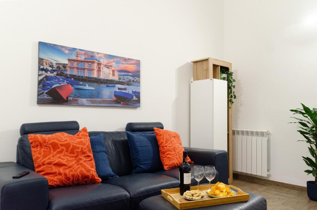 Modern Stone Apartment In The Heart Of Bari Eksteriør billede